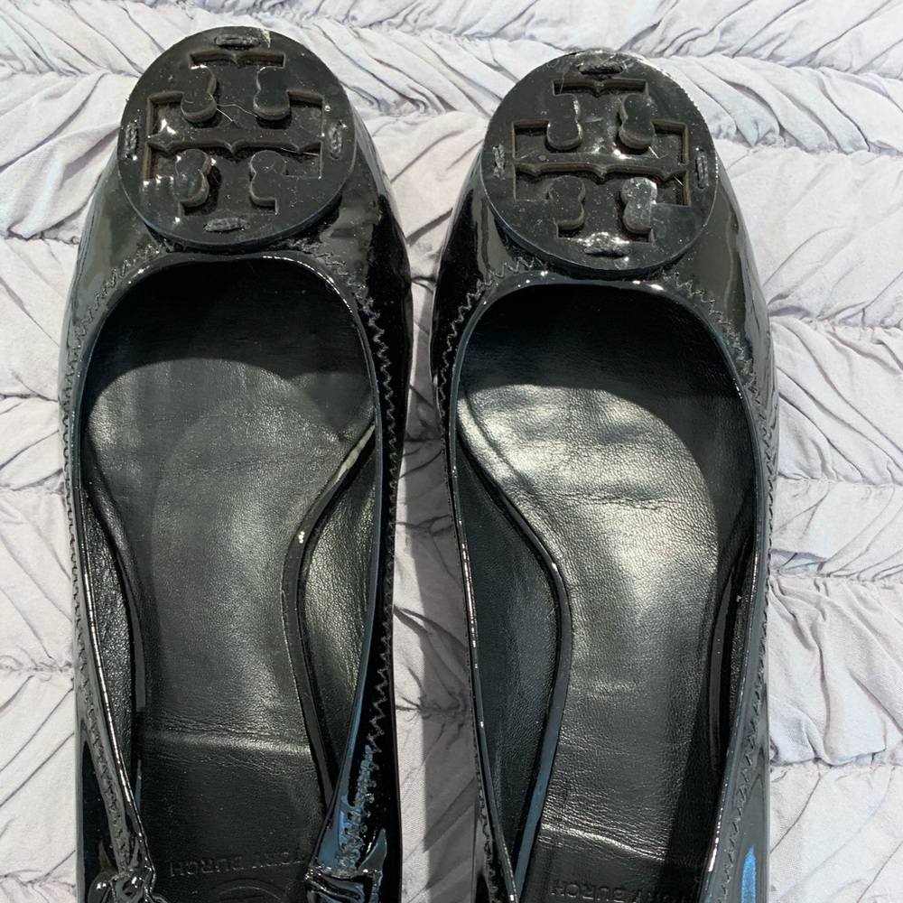 AUTH TORY BURCH PATENT LEATHER REVA FLATS. SZ 8.5